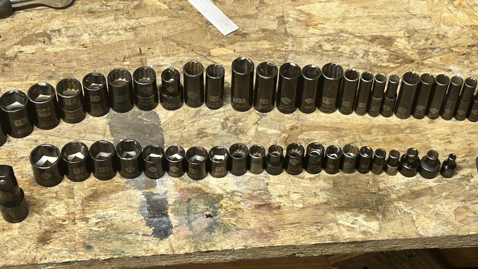 Juego de enchufes de impacto Stanley/Bostitch 3/8” y 1/4” unidad 6pt y 12pt SAE y métrico Foto 1 de 4