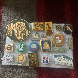Vintage Badge Collection -1970’s - Picture 1 of 7