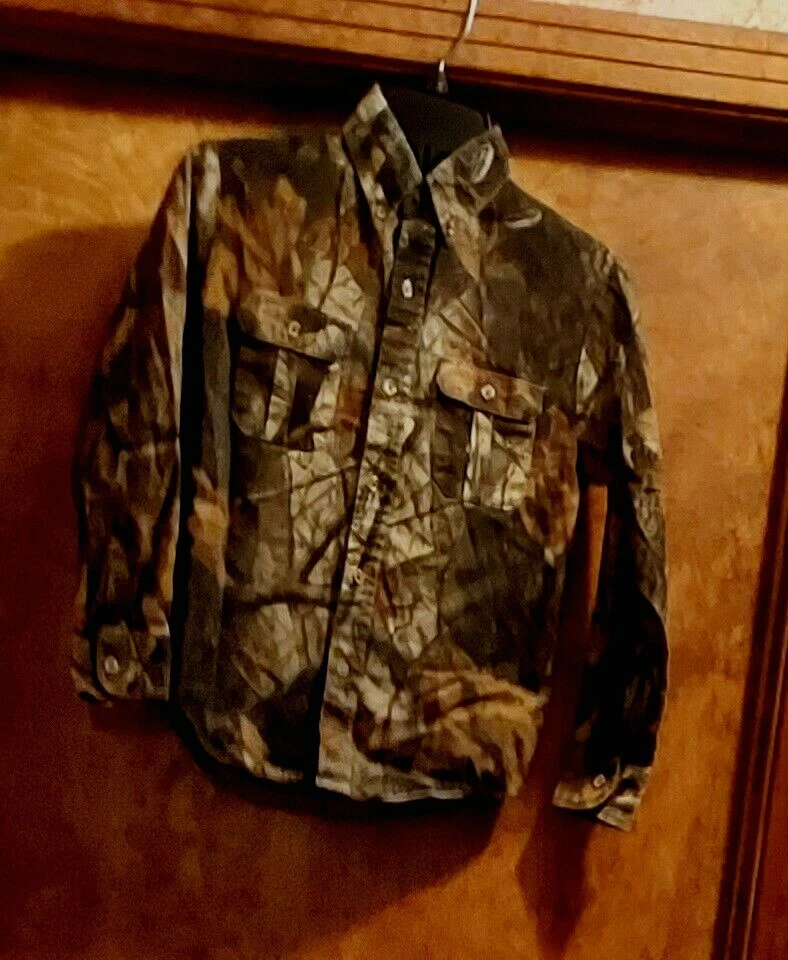 Camisa Liberty Boys LS ¿Cuello Botón, Talla 8-10??, Camouphlage "Madera Dura Realtree" Foto 1 de 4