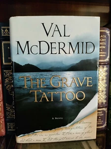 THE GRAVE TATTOO_Val McDermid_HCDJ_1st Edition / First Printing_2007_Very Good - Imagen 1 de 12