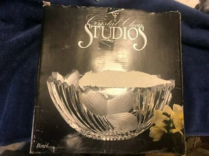 NEW - Crystal Clear Studios Sutton Place 24% Full Lead Crystal 9" Round Bowl - Picture 1 of 3