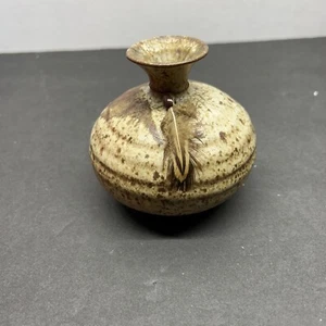 VTG Brown Beige Speckled Studio Art Pottery Weed Pot Vase Signed Roger Butler 4" - Picture 1 of 8