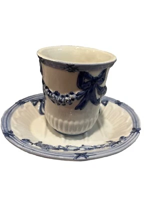 Porcelain soap dish and cup made in Italy blue-and-white - Image 1 of 4