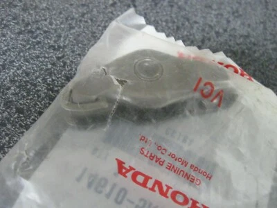 NEW GENUINE HONDA EXHAUST ROCKER ARM FOR 14-20 ACCORD 2.0 (PN 14610-5K0-A01) - Image 1 of 2