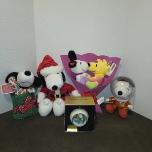 Paquete de sellos de peluche Peanuts Snoopy, Santa, NASA, ramo y Navidad  - Imagen 1 de 14