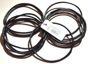 NUEVO Paquete de 12 Brazaletes Gomosos Negros Pulsera Moda Joyería Muñeca Unisex Reino Unido - Imagen 1 de 2