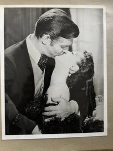 Vintage Gone With the Wind Clark Gable Vivien Leigh 8x10" B/W promo kiss still - Picture 1 of 2