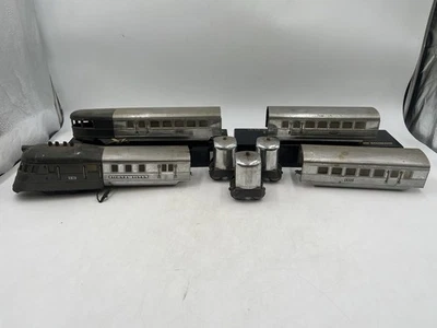 Lionel Lines O Gauge Flying Yankee 616, 617, & 618 Streamline Cars parts  - Image 1 of 4