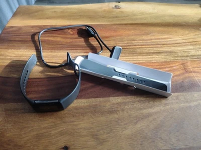 Google Fitbit Charge 6 Aktivitätstracker Fitness Schlaf GPS Tracker schwarz - Bild 1 von 2