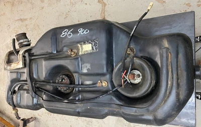 Tanque de combustible Saab 900.  1985 a 1989 Foto 1 de 4