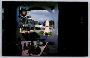 Postkarte: Madonna Inn, CA, Café - Aussichtstisch, Mike Roberts, unverpostet - Bild 1 von 2