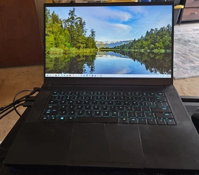 Portátil Razer Blade 15 15,6 pulgadas (1 TB, Intel Core i7 8.ª generación, 2,20 GHz, 16 GB) Foto 1 de 4