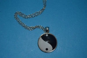Klassischer YIN YANG Cabochon ANHÄNGER - HALSKETTE Neu! BALANCE Schmuck USA VERKÄUFER - Bild 1 von 3