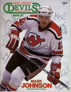 1986-87 New Jersey Devils Official Program autographed by 7 players Ken Daneyko - Picture 1 of 6