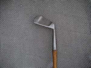 Antique Wood Shaft Legh Patent Perimeter Weighted Mashie London - Picture 1 of 18