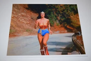 Lynda Carter Wonder Woman Pinup 8x10 Hochglanz Foto vollbusig sexy Dekolleté TV 0453 - Bild 1 von 1