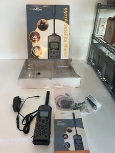 IRIDIUM SATELLITE PHONE 9505A WITH BOX AND EXTRAS - Picture 1 of 8