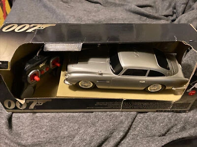 007 Aston Martin DB5 Goldfinger British Secret Service RC - Image 1 of 4