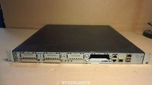 Routeur Cisco 2901 V01 2 ports GigE CISCO2901/K9 2900 2901/K9 AVEC OREILLES DE RACK - Photo 1/3
