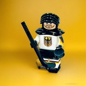#0693 - German Hockey Player - Picture 1 of 1