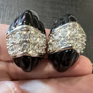 Splendidi orecchini traforati neri con strass - Foto 1 di 12
