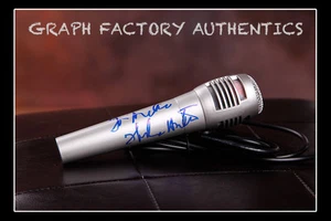 GFA Don't Leave Me This Way  * THELMA HOUSTON *  Signed Microphone MH1 COA - Picture 1 of 1