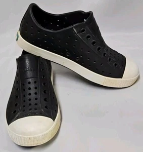 Native Jefferson Slip On Water Casual Shoes Black White Kids Child Size J1 GUC - Picture 1 of 13