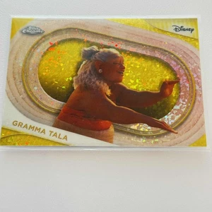 2025 Topps Chrome Disney Gramma Tala #16 Giallo Mini Diamanti Rifrattore - Foto 1 di 1