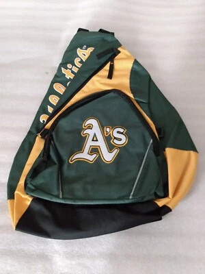 Mochila de una correa del equipo de béisbol de los A verde y negro con blanco y dorado  Foto 1 de 4