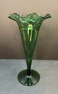 Vintage Glass Trumpet Vase Ruffled Edge Handblown Emerald Green “Durand”? - Picture 1 of 8