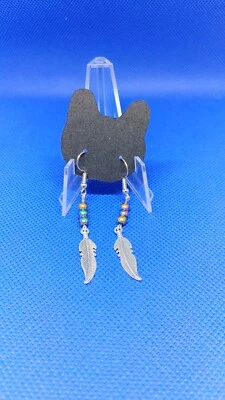 Orecchini Fatti A Mano Con Perline Multicolor E Piuma - Immagine 1 di 3