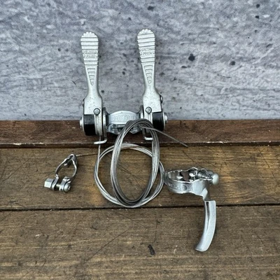 Juego de abrazaderas de tubo descendente de trinquete eléctrico SunTour de colección 1979 nuevo de stock cable Foto 1 de 4