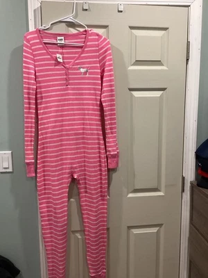 Nuevo con etiquetas Victoria’s Secret VS Rosa Largo John Jane Una Pieza Térmica Talla Mediana  Foto 1 de 4