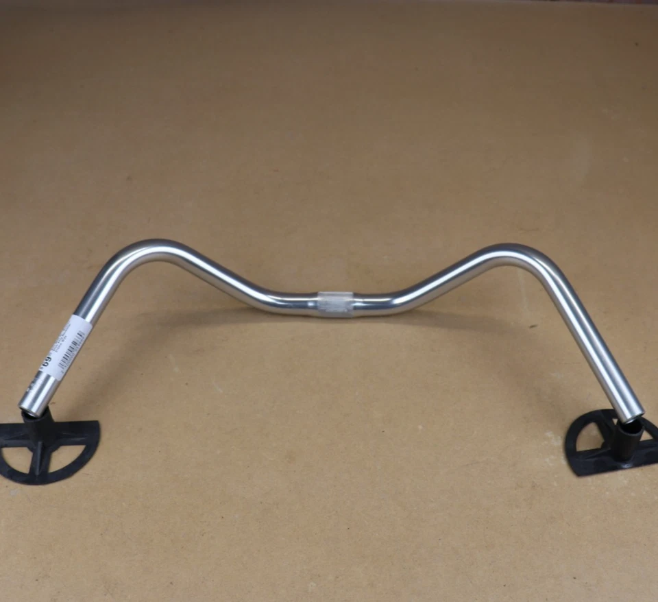 Manillar Nitto B483AA All-Rounder Barrido Trasero Aleación Bigote 25,4 mm, ancho 510 mm Foto 1 de 4