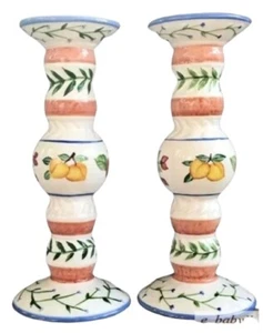 Par de candelabros cónicos de cerámica de 9,5" con motivo de fruta y vid - Imagen 1 de 12