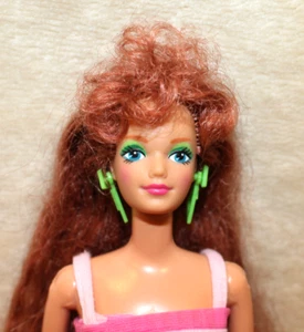 1980’s DANCE CLUB KAYLA LOOKIN’ COOL! BARBIE PUPPE, GRÜNE OHRRINGE, ROTE LANGE HAARE - Bild 1 von 6