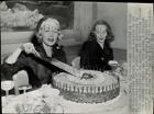 1951 Press Photo Marlene Dietrich prepares to cut cake as daughter Maria watches