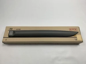 IONIQ 2017 a 2022 moldeado puerta trasera lado izquierdo del conductor original Hyundai - Imagen 1 de 3