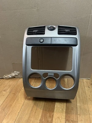 Оригинальная отделочная панель для радиоприемника приборной панели Chevy Colorado GMC Canyon 2004-2012 годов выпуска - Изображение 1 из 4