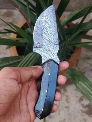 Handgefertigtes 7.5" Jagdmesser aus Damaststahl mit schwarzem Horngriff - Bild 1 von 4