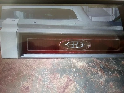 1984 1985 BUICK RIVIERA RIGHT SIDE TAIL LIGHT ASSEMBLY WITH LICENSE PLATE LIGHT! - Image 1 of 4