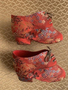Pair of Red Chinese Lotus Foot Binding Shoes Embroidered Silk Handmade Vintage - Picture 1 of 8