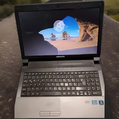 Medio Akoya 98980 i3 ,8GB Ram Notebook - Bild 1 von 4