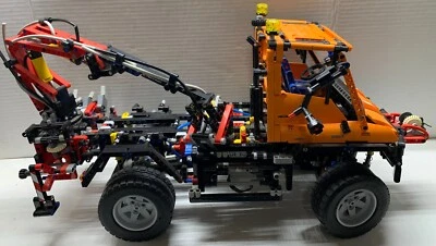 LEGO TECHNIC: Mercedes-Benz Unimog U 400 (8110) ZUSAMMENGEBAUT - Bild 1 von 4