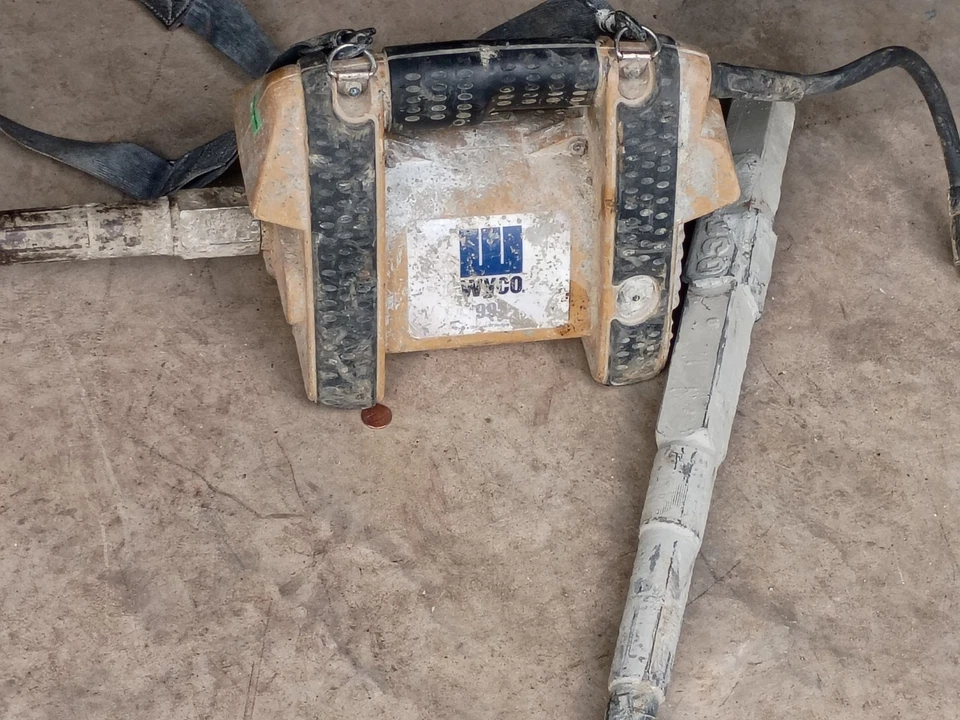 Concrete Vibrator (Main unit and vibrating wand/Shaft) wyco 995 - Image 1 of 1