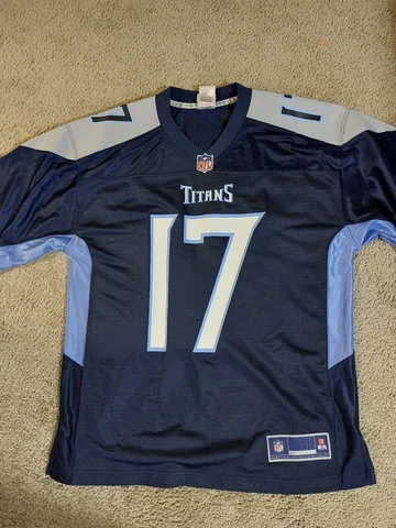 Tennessee Titans Official NFL Jersey. Mens L #17 Ryan Tannehill Cover