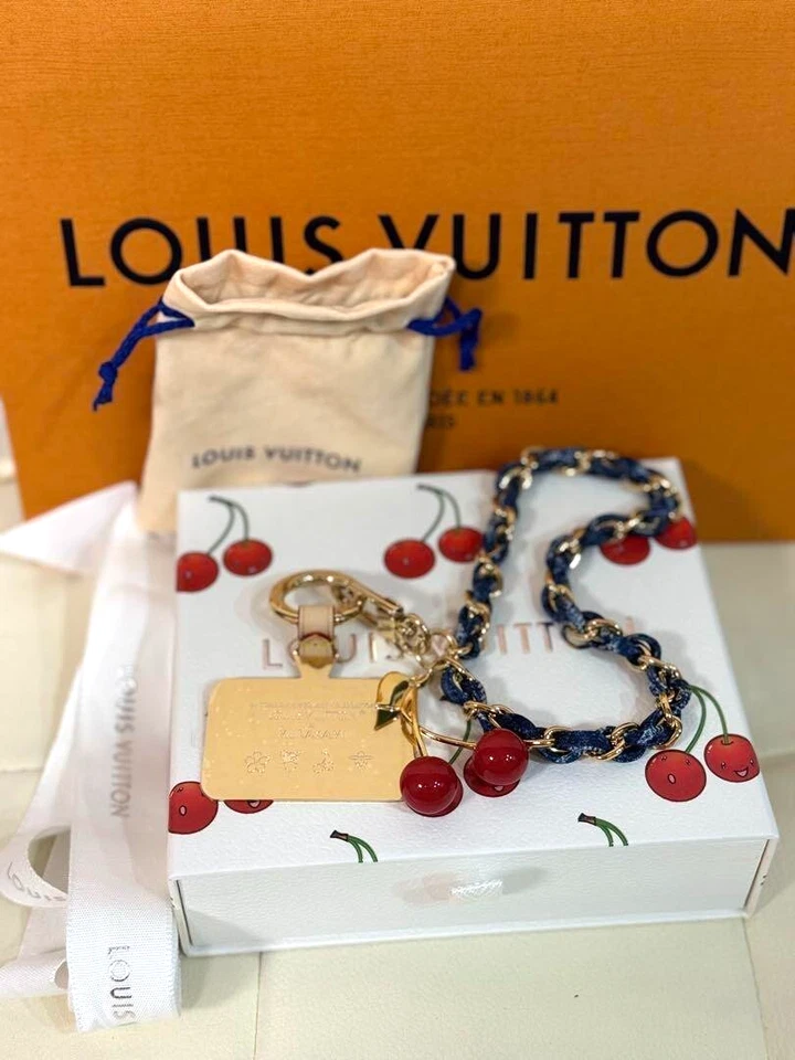 NUEVO Louis Vuitton x Takashi Murakami Teléfono Dije Monograma Denim Cereza M02623 Foto 1 de 4