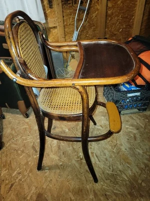 Старинный винтажный детский высокий стул с подставкой для ног из гнутого дерева трость для ребенка ясельного возраста более тонкий стиль - Изображение 1 из 4