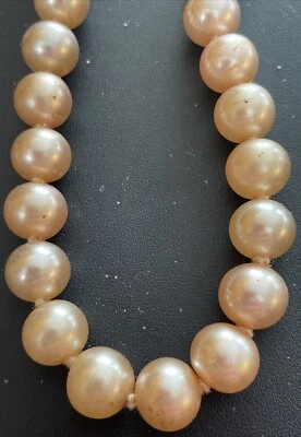 Vintage Necklace Pink Faux Pearl and Gold Tone Graduated Bead 14” - Image 1 of 4