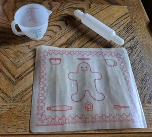 Vintage 1979 Tupperware Pastry Dough Mat #915 Gingerbread Man Set Dart Ind. USA - Picture 1 of 4